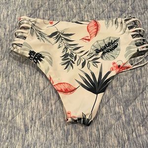 beach pattern swimsuit bottoms